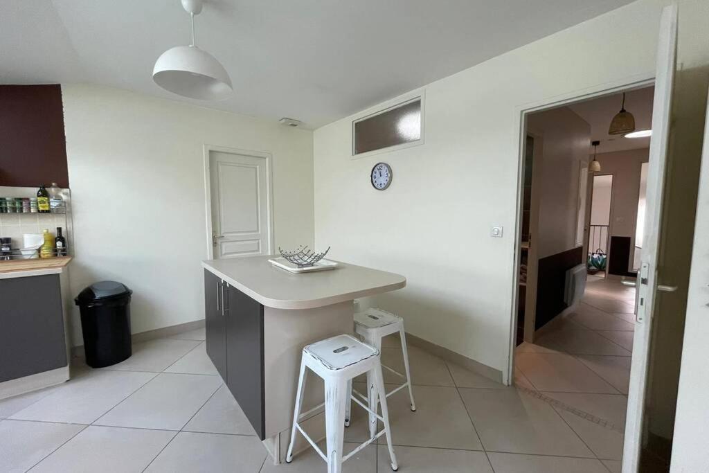 Superbe Appartement Avec 2 Chambres - 9 Personnes - Parking Prive Tournon-sur-Rhone Eksteriør bilde