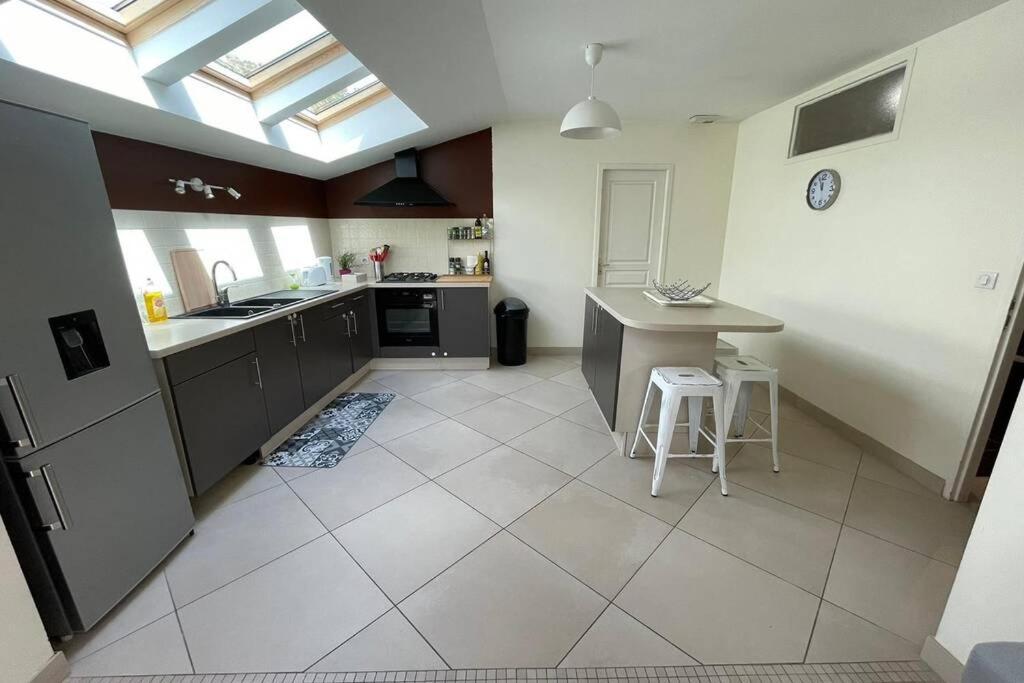 Superbe Appartement Avec 2 Chambres - 9 Personnes - Parking Prive Tournon-sur-Rhone Eksteriør bilde