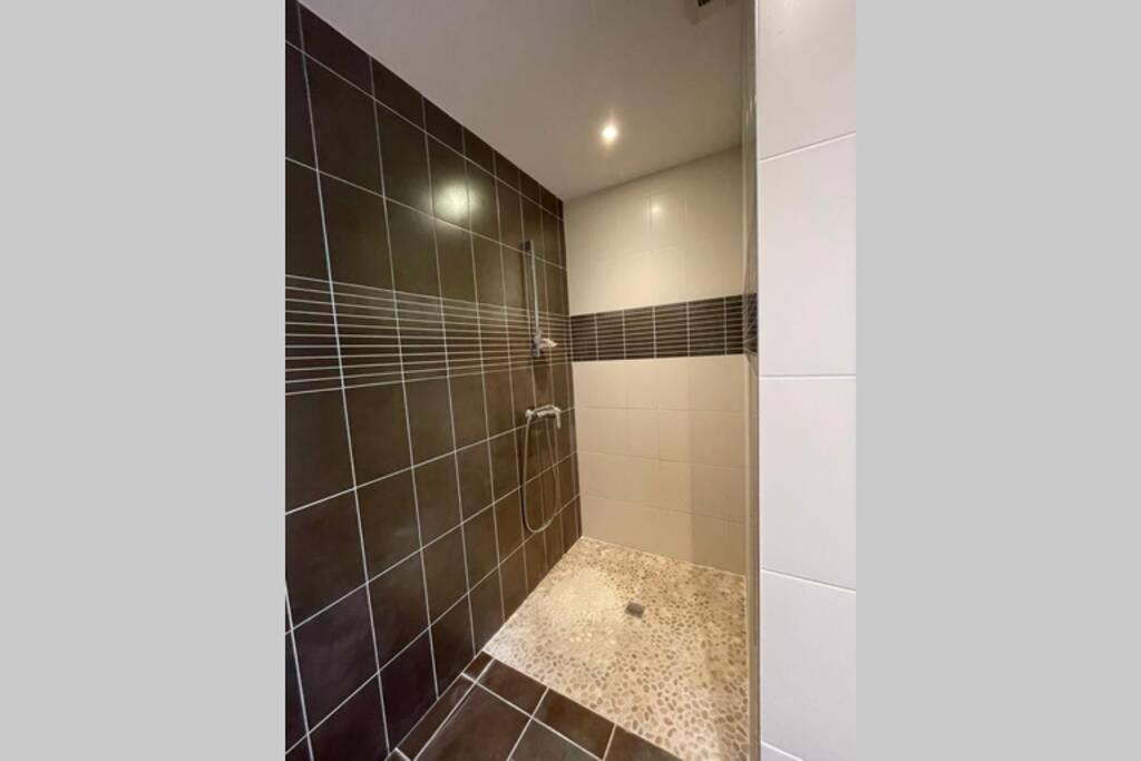 Superbe Appartement Avec 2 Chambres - 9 Personnes - Parking Prive Tournon-sur-Rhone Eksteriør bilde